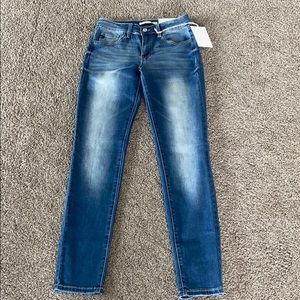 NWT KanCan skinny jeans 7/27